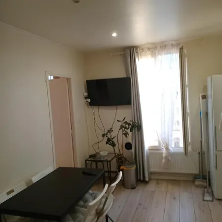 2 Pièces Proche Centre Appartamento Parigi